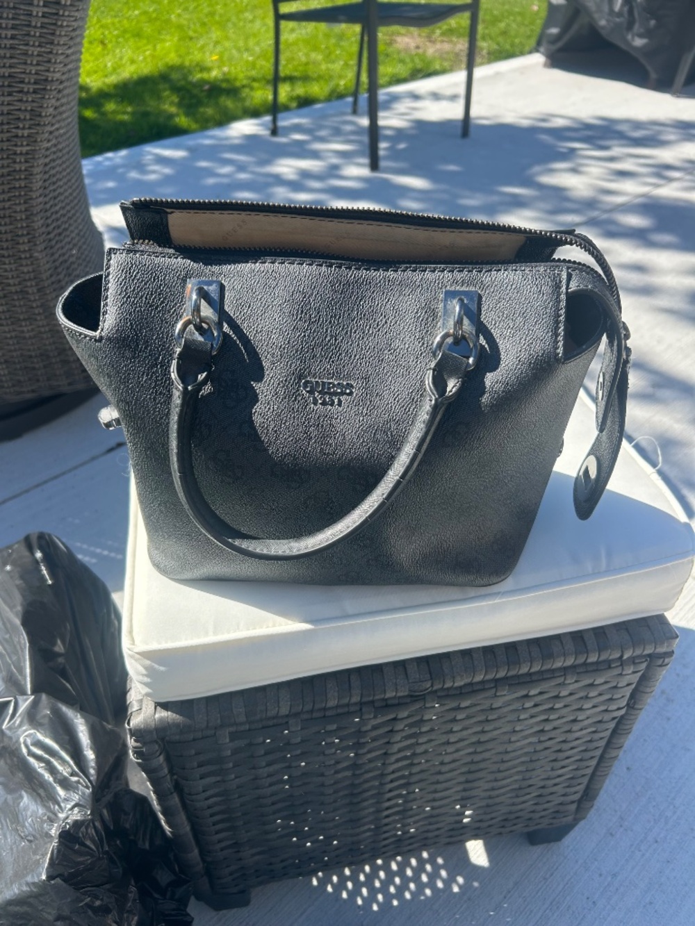Guess purse - Picture 5 of 10